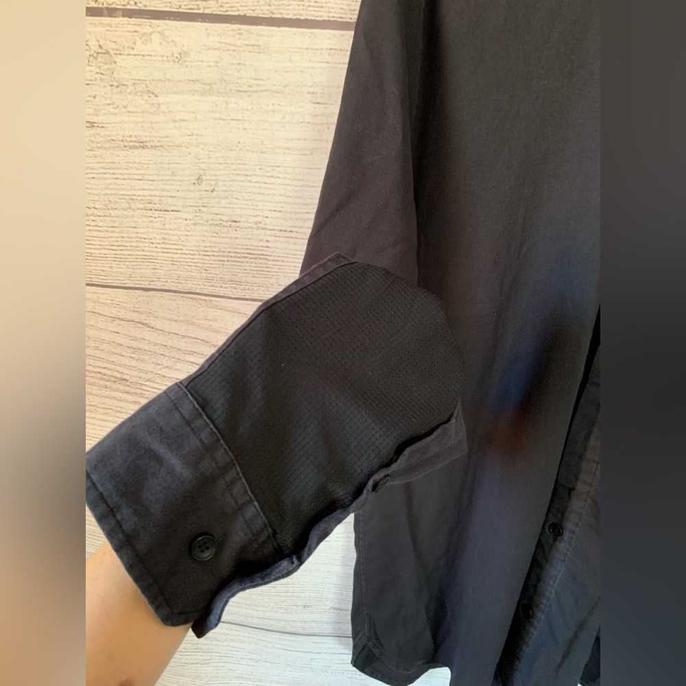 lululemon athletica Men's Black Casual Button Down Shirt - Picture 5 of 11